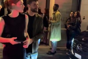 都很美啊！穆勒携26岁女友出席活